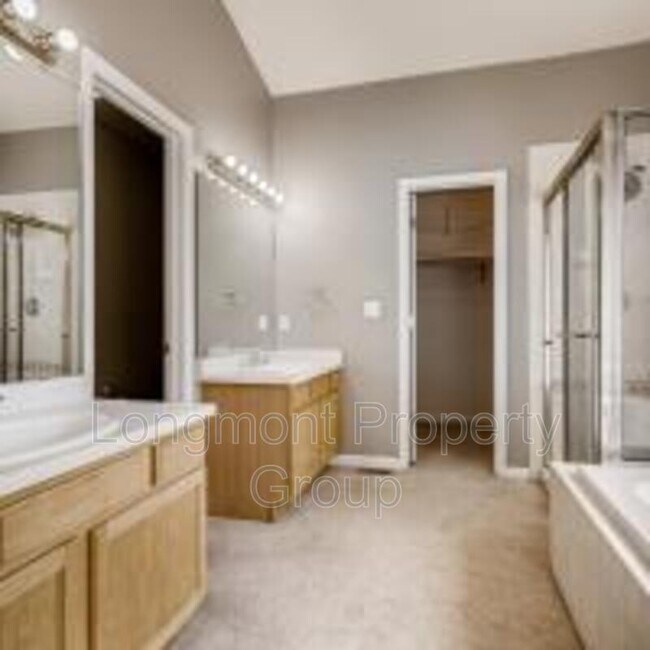 Building Photo - 713 Pendleton Ave