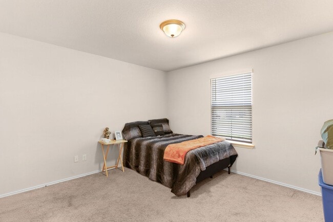 Building Photo - 4-bedroom 2-bathroom house!  Close to Fort Hood! HOUSING ACCEPTED! NO APP AND ADMIN FEES!