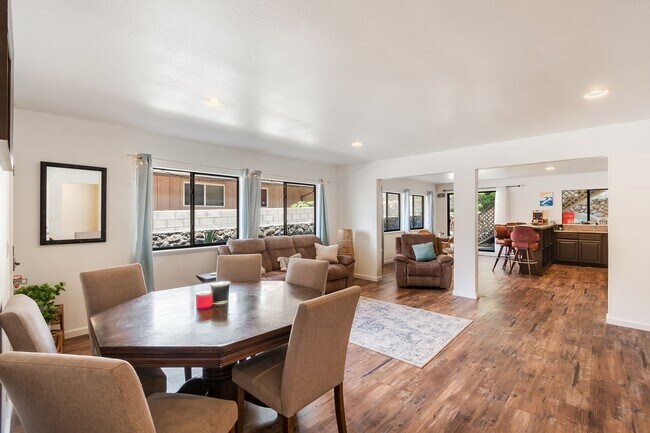 Building Photo - Large Island Getaway in Sunny Kapolei
