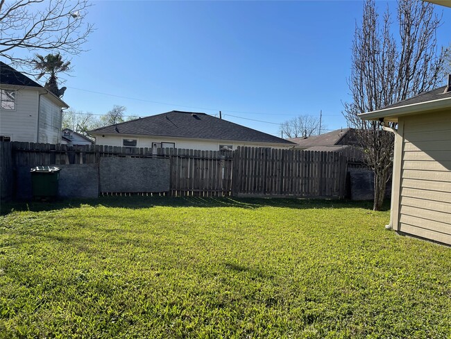 Building Photo - 7808 Colonial Ln