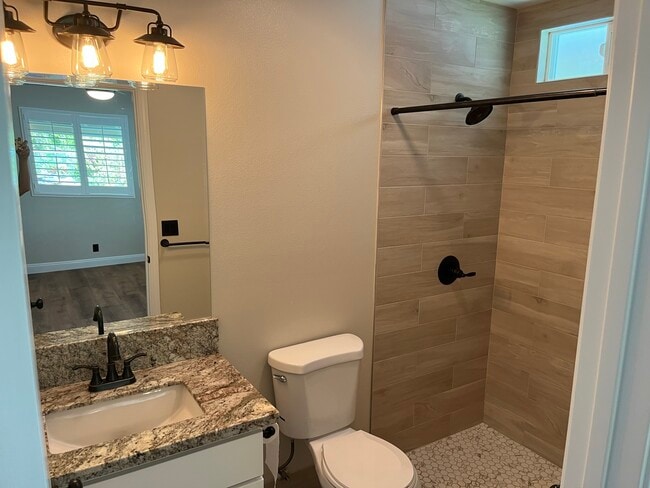 Building Photo - 16-2063-2063 Pearl Dr