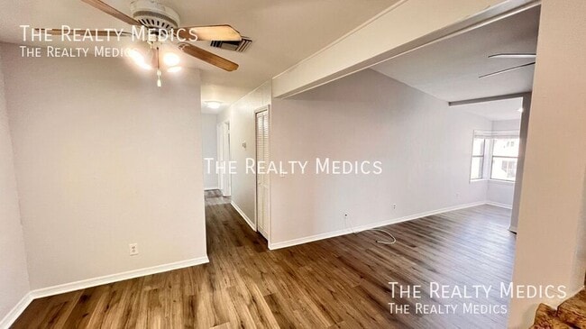 Building Photo - 3043 Antique Oaks Cir