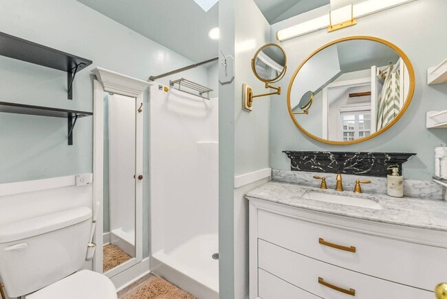 Building Photo - 264 Lake St