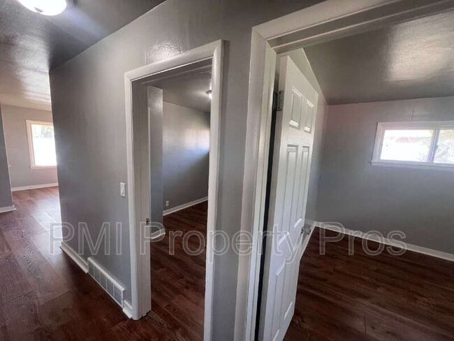 Building Photo - 5650 N 61st St