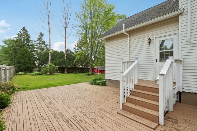 Building Photo - Charming 3-Bedroom Home for Rent in Lake M...