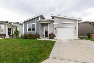 Building Photo - 1421 NE Little Beaver Dr