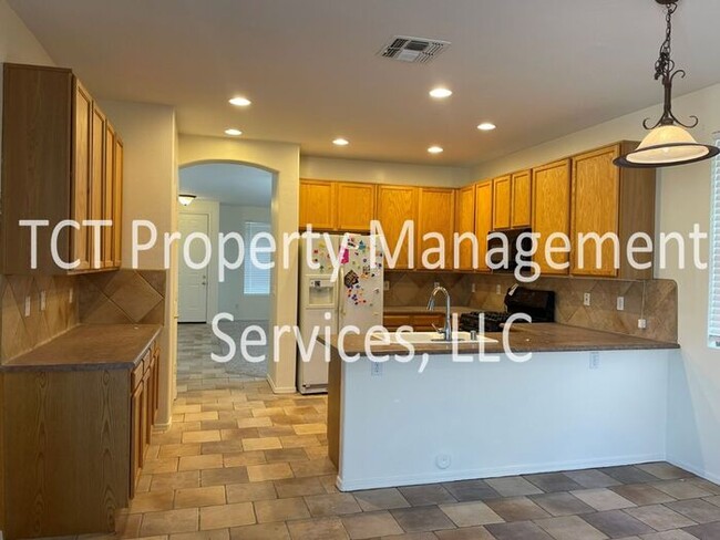 Building Photo - Great 3 Bedroom with Community Pool!