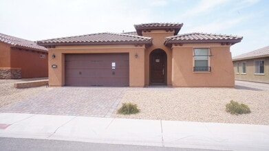Building Photo - BEAUTIFUL 4 BEDROOM HOME IN GUARD GATED CO...
