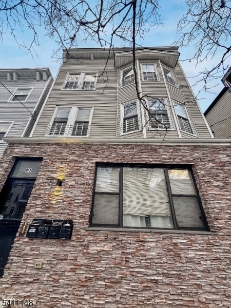 Building Photo - 81 Summer Ave