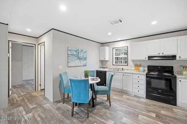 Building Photo - 520 Hickory Nut Trail