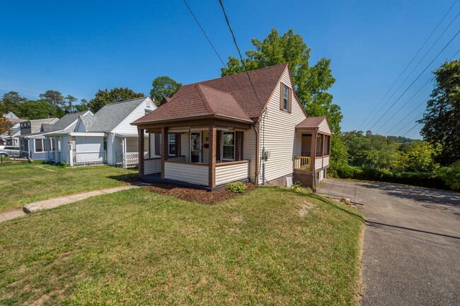 Building Photo - SCORE 50% OFF 1ST MONTH'S RENT IF SIGNED BY JAN 30! Stunning 4 Bedroom home in North Versailles a...