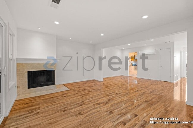 Building Photo - 5 Oak Crest Ct