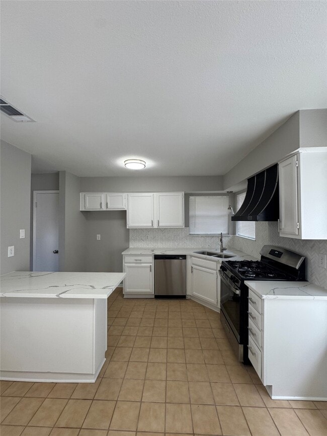 Building Photo - 3111 Timber View Dr