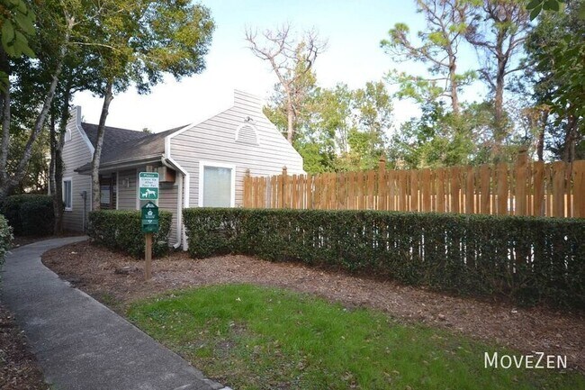 Building Photo - 725 Bragg Dr
