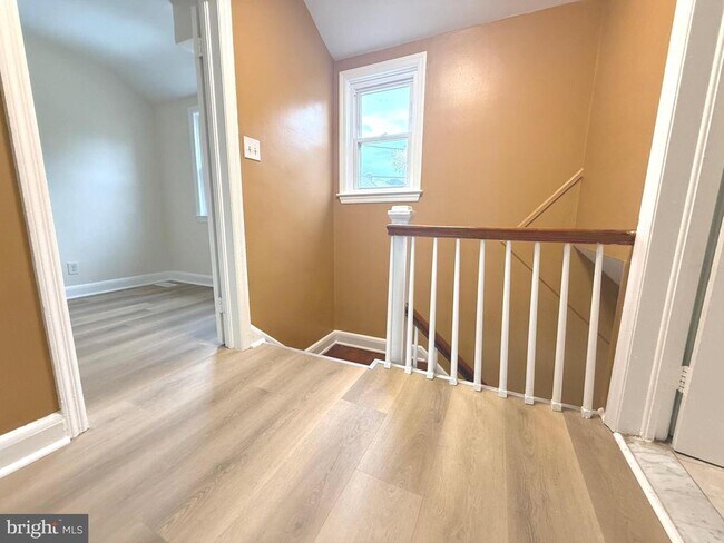 Building Photo - 804 Radnor Ave