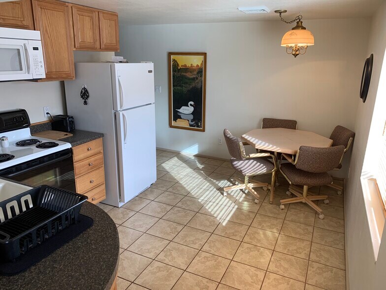 Building Photo - 1227 Parkhill Dr