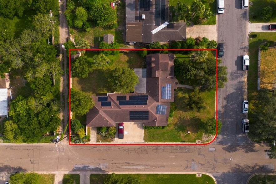 Primary Photo - 1635 Sam Houston Dr