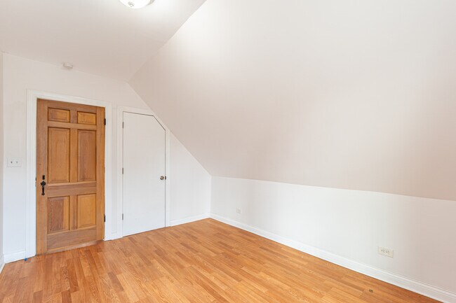 Building Photo - 7144 S Wentworth Ave