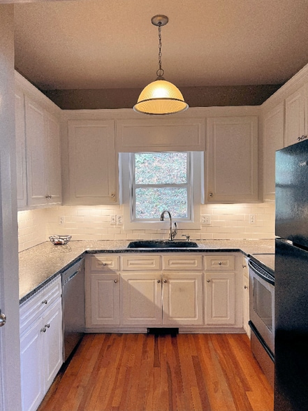 Building Photo - 205 Wellington St