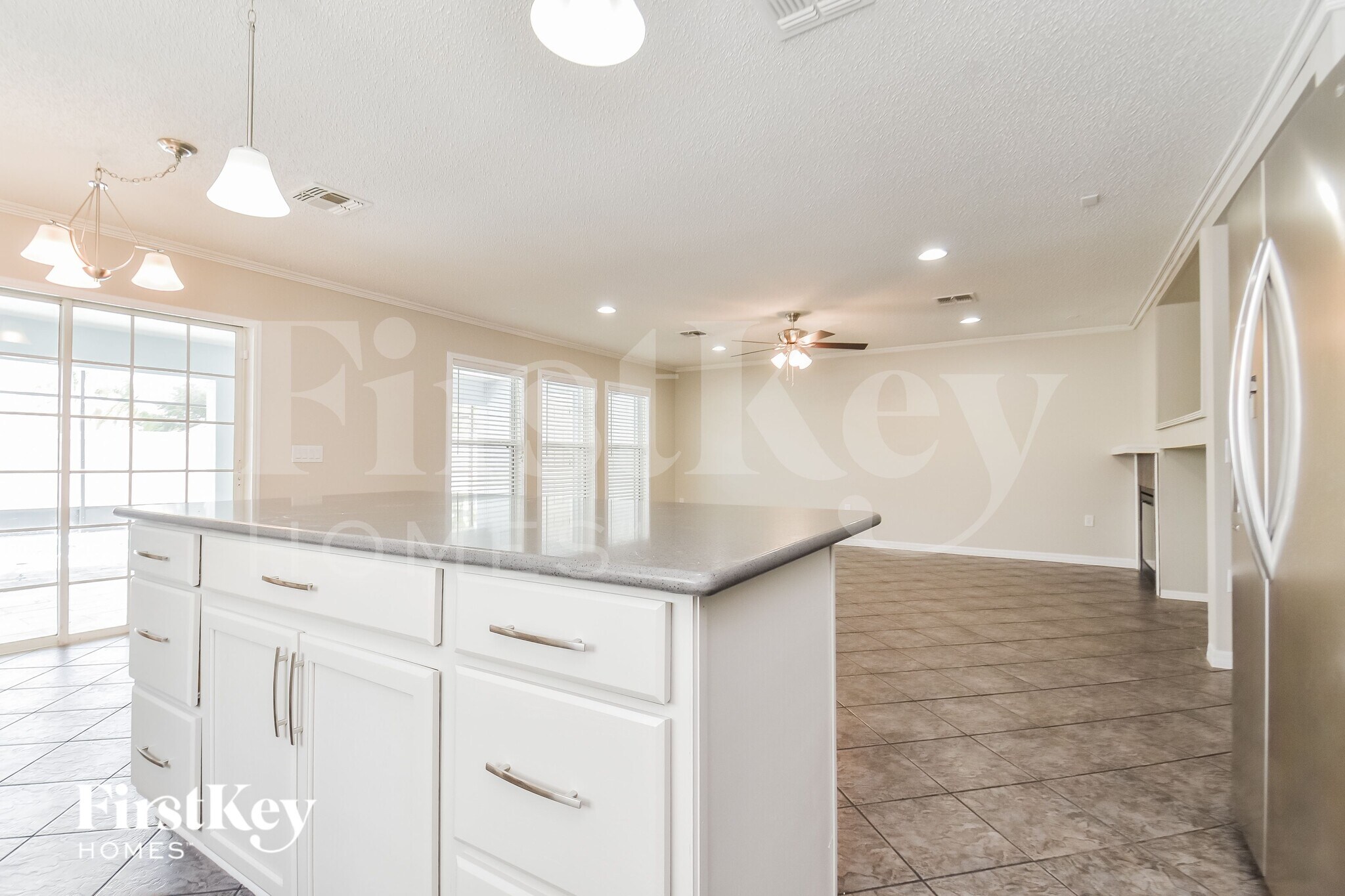 Building Photo - 458 Rona Ln