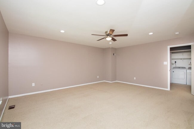 Building Photo - 322 Kings Croft Dr