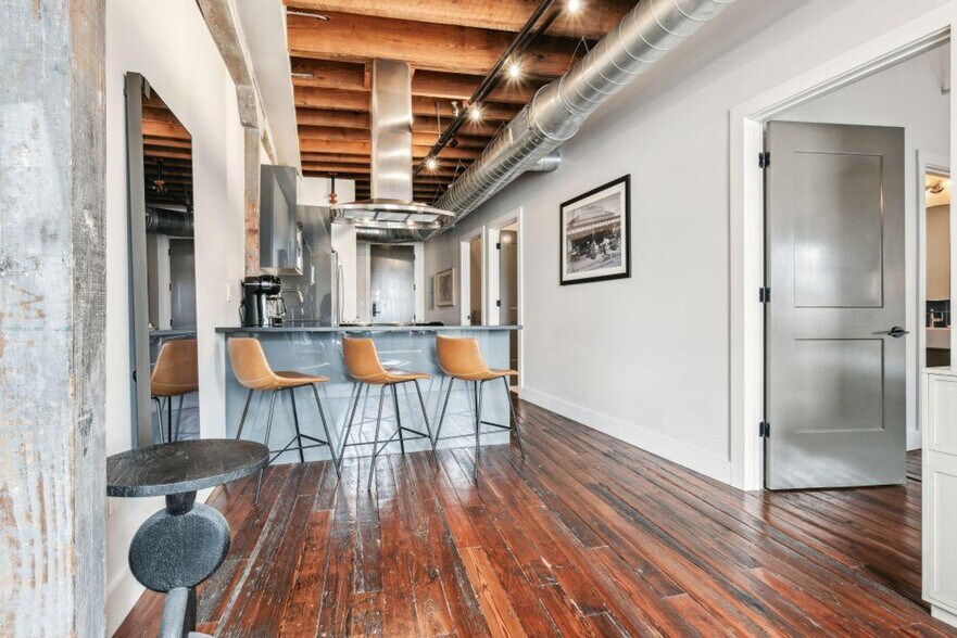 Building Photo - 315 Girod St