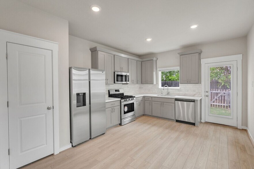 Building Photo - 17104 Crane Fly Dr