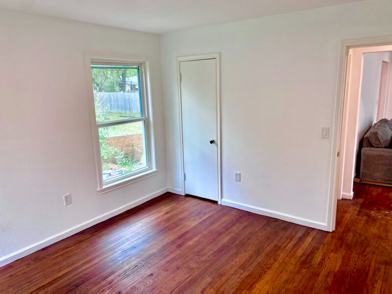 Building Photo - 1321 Whitley Dr
