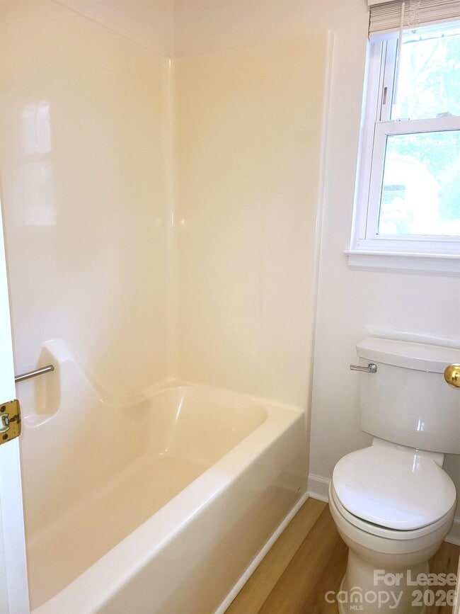 Building Photo - 2016 Oakdale Rd