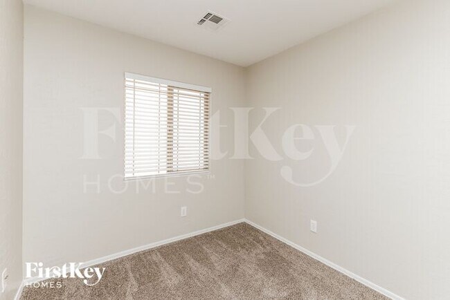 Building Photo - 10726 Arusha Ave