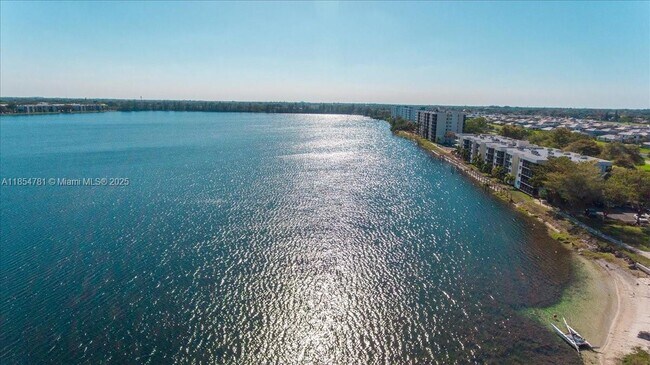 Primary Photo - 110 Lake Emerald Dr