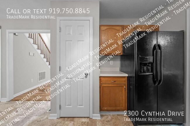 Building Photo - 2300 Cynthia Dr