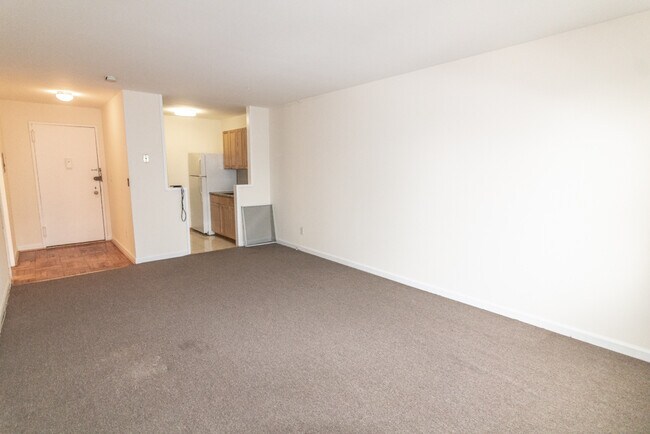 Building Photo - 140 Grove St