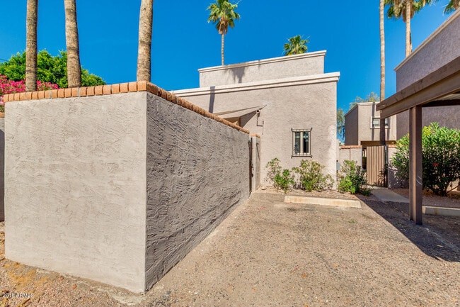 Building Photo - 7288 E Rancho Vista Dr