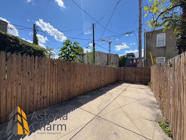Building Photo - Move In by September 30th: Get 1 Month FRE...