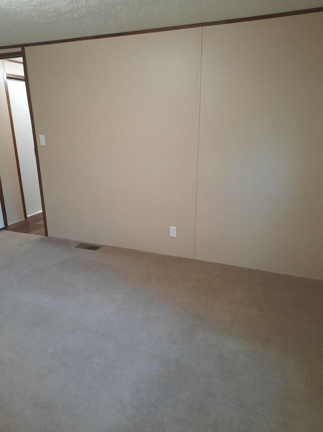 Building Photo - $1000 - 2 Bedroom / 2 Bath Mobile Home in ...
