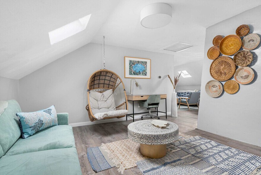 Building Photo - 136 Main St