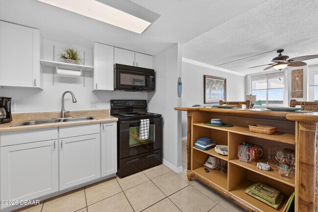 Building Photo - 935 N Halifax Ave