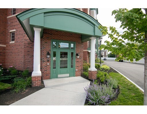 Building Photo - 69 Foundry St