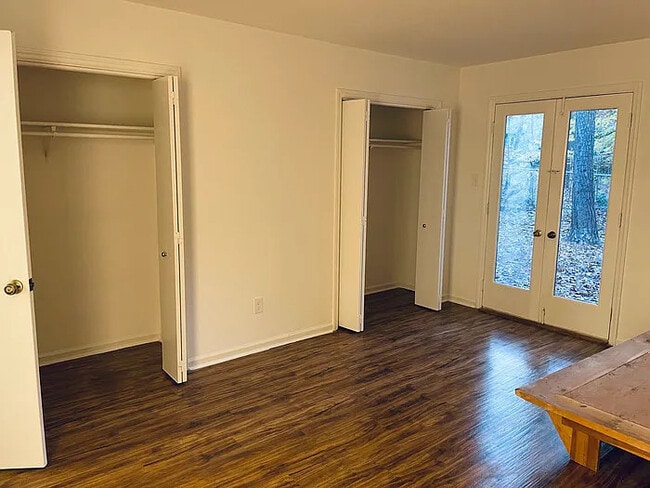 Building Photo - Raleigh Townhouse on Kentwood Park w/ fenced yard