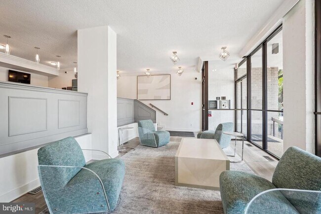 Building Photo - 118 Monroe St