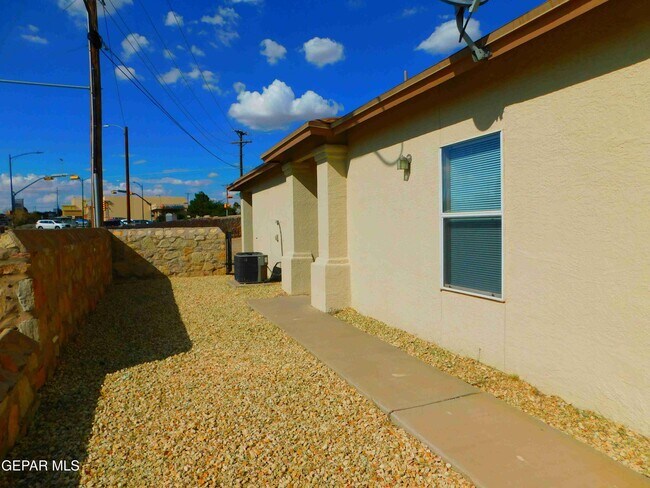 Building Photo - 11951 Diana Candia Ln