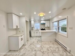 Building Photo - 140 Sand St