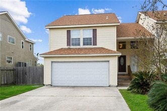 Building Photo - Three Bedroom Three Bathroom
