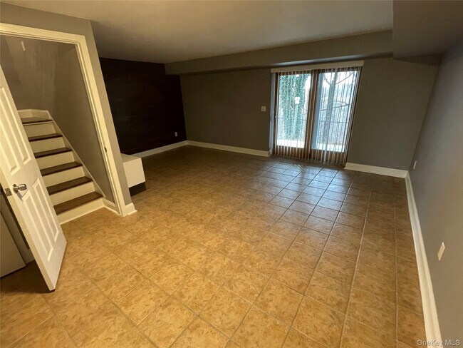 Building Photo - 18 Brewster Woods Dr