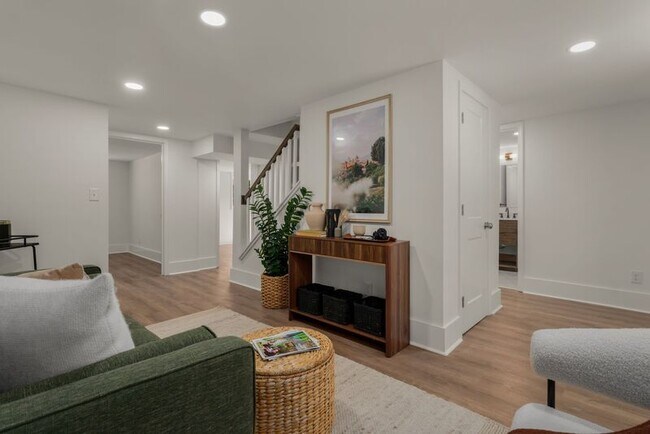 Building Photo - 1326 Ardee Ave