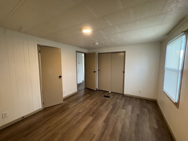 Building Photo - Renovated 3BR Home in Kingsport | Large Kitchen, W/D Included & Deck