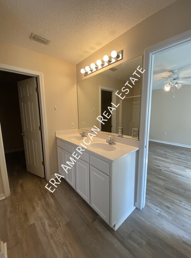 Building Photo - 6909 Leisure St