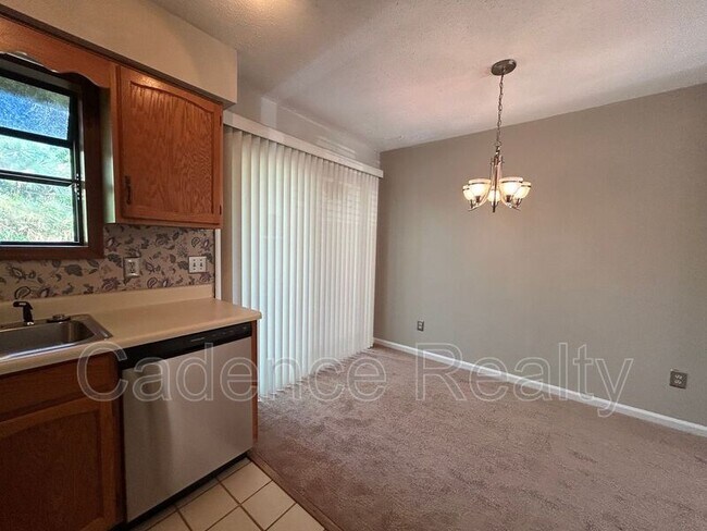 Building Photo - 4194 Spirea Dr