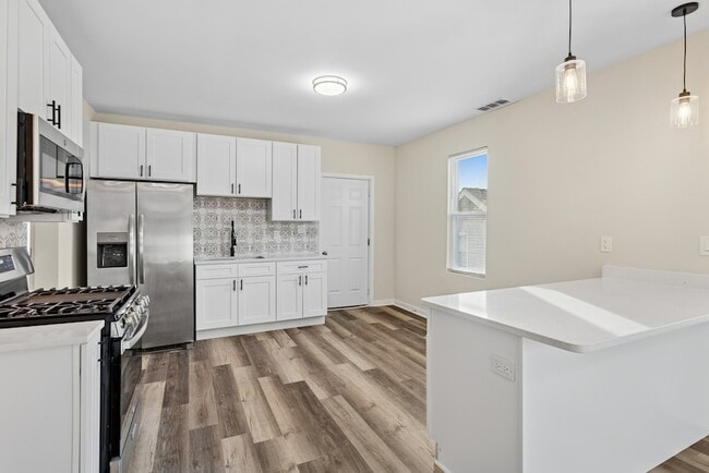 Building Photo - 515 George Ave